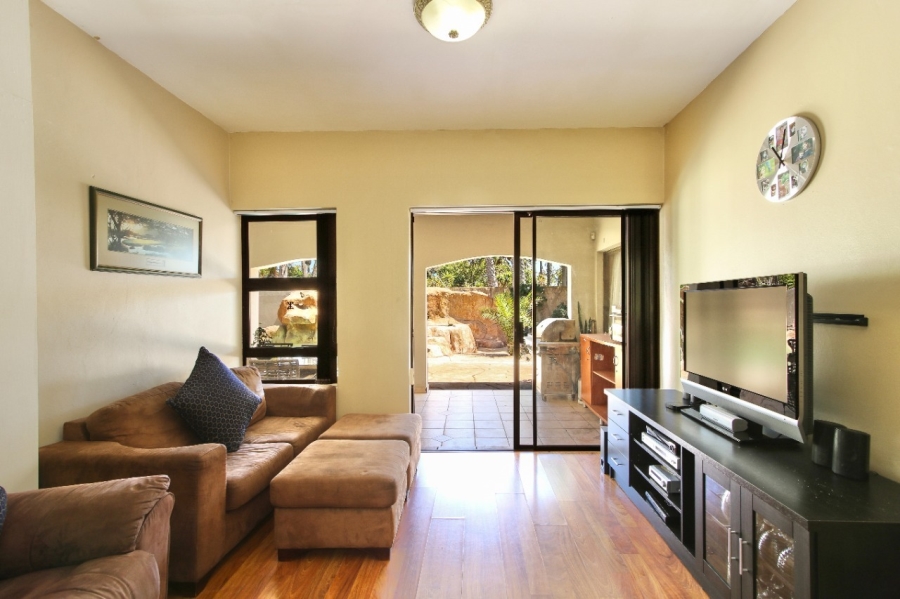 To Let 6 Bedroom Property for Rent in Sunset Beach Western Cape